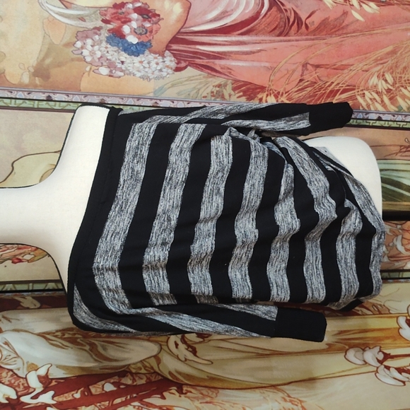 Stripped Quarter Sleeve Top - Picture 4 of 5